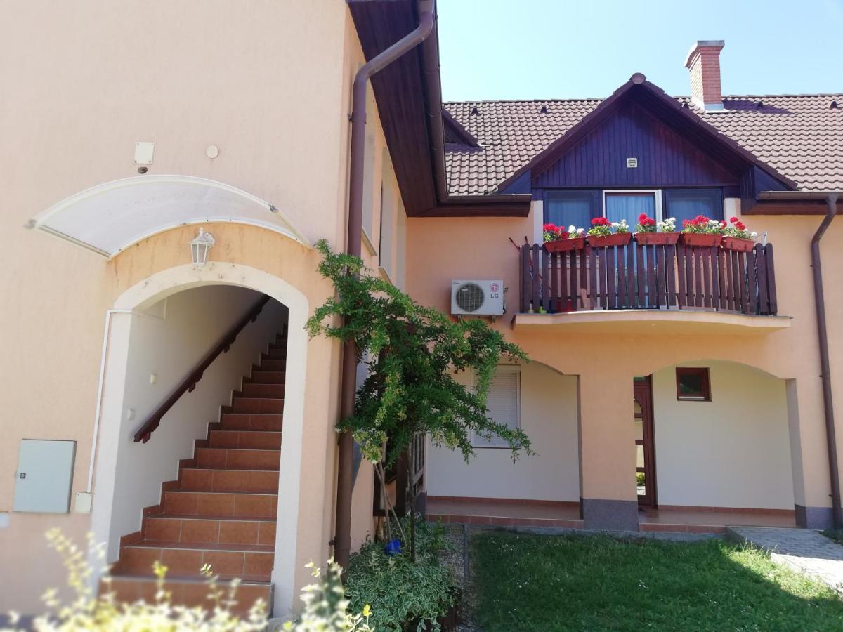 Galery Apartman Jula Exterior foto